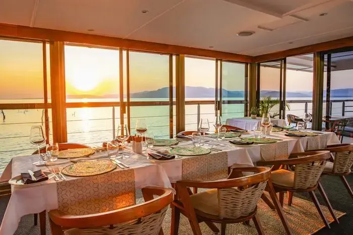 CroisiEurope RV Zimbabwean Dream Restaurant ©Shaun McMinn 6.webp