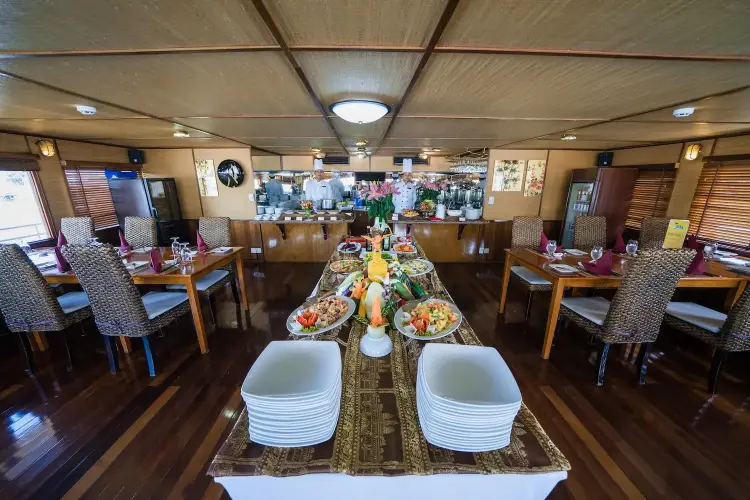 RV Indochine restaurant  CroisiEurope.webp