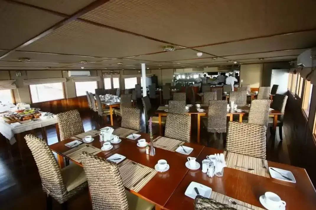 RV Indochine restaurant 2 CroisiEurope.webp
