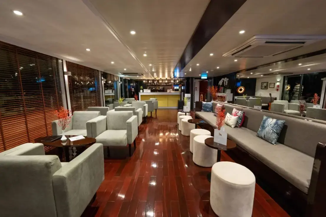 RV Indochine II 8 Salon.webp