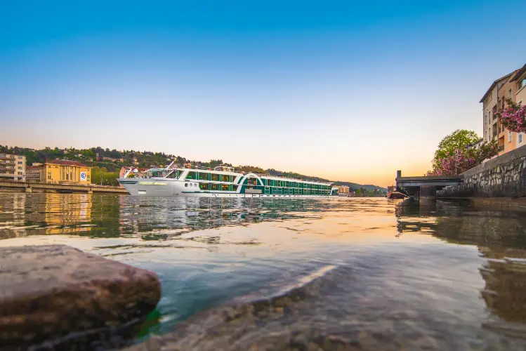 Lueftner_Cruises_AMADEUS_Provence_outside_view_Vienne_03.webp