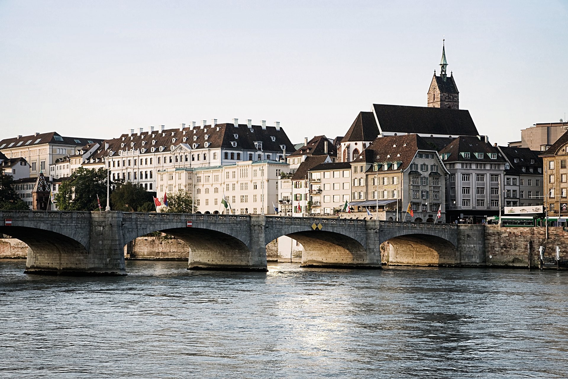 csm_RN_DLX_BASEL_07_39L_106f9a8df9.jpg