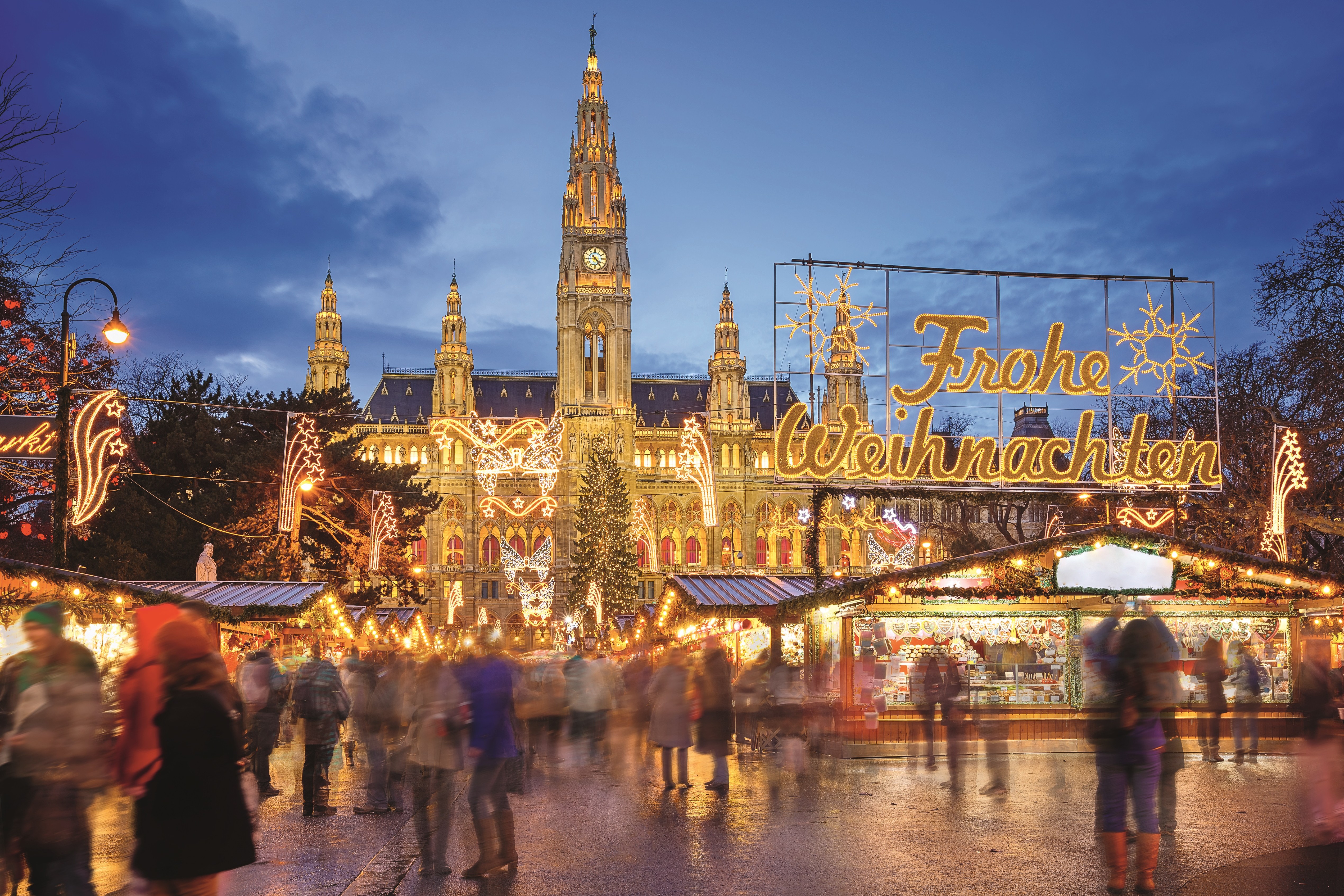 Lueftner_Cruises_Amadeus_Danube_Winter_Austria_Vienna_City_Hall__c_LU229279996__1_.jpg