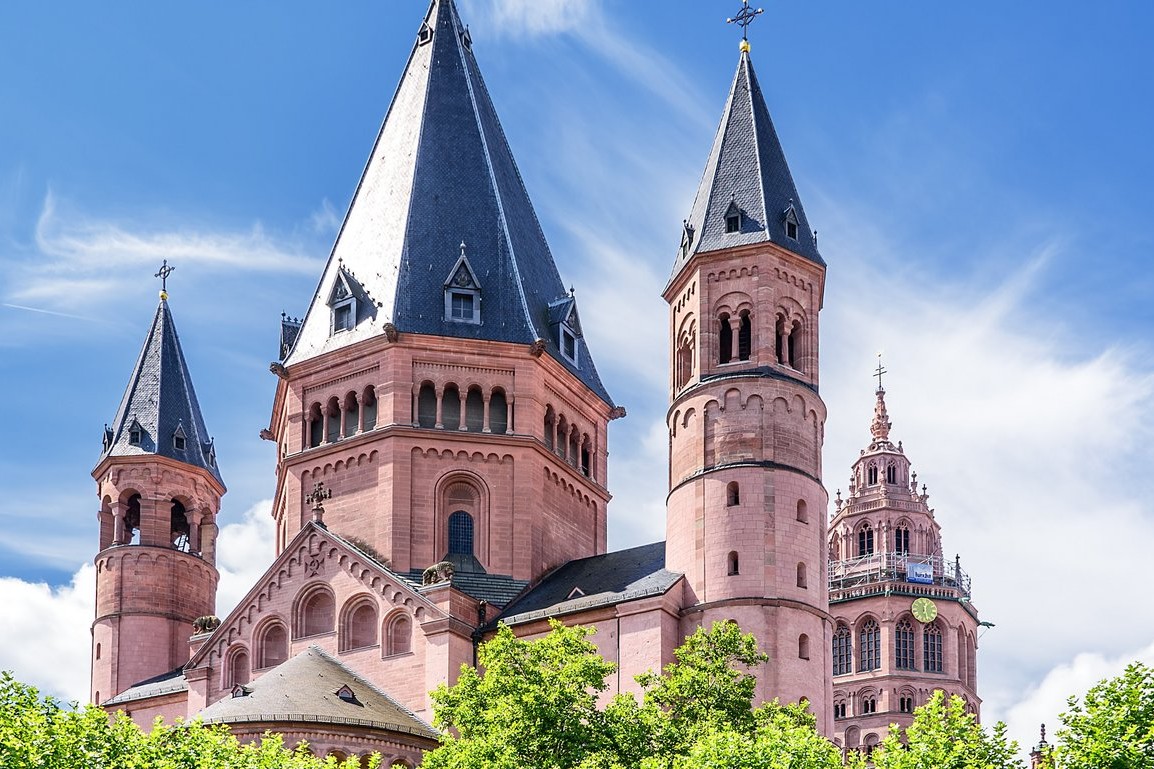 csm_AdobeStock_168015168_St._Martin_Dom__Mainz__7557f85218.jpeg