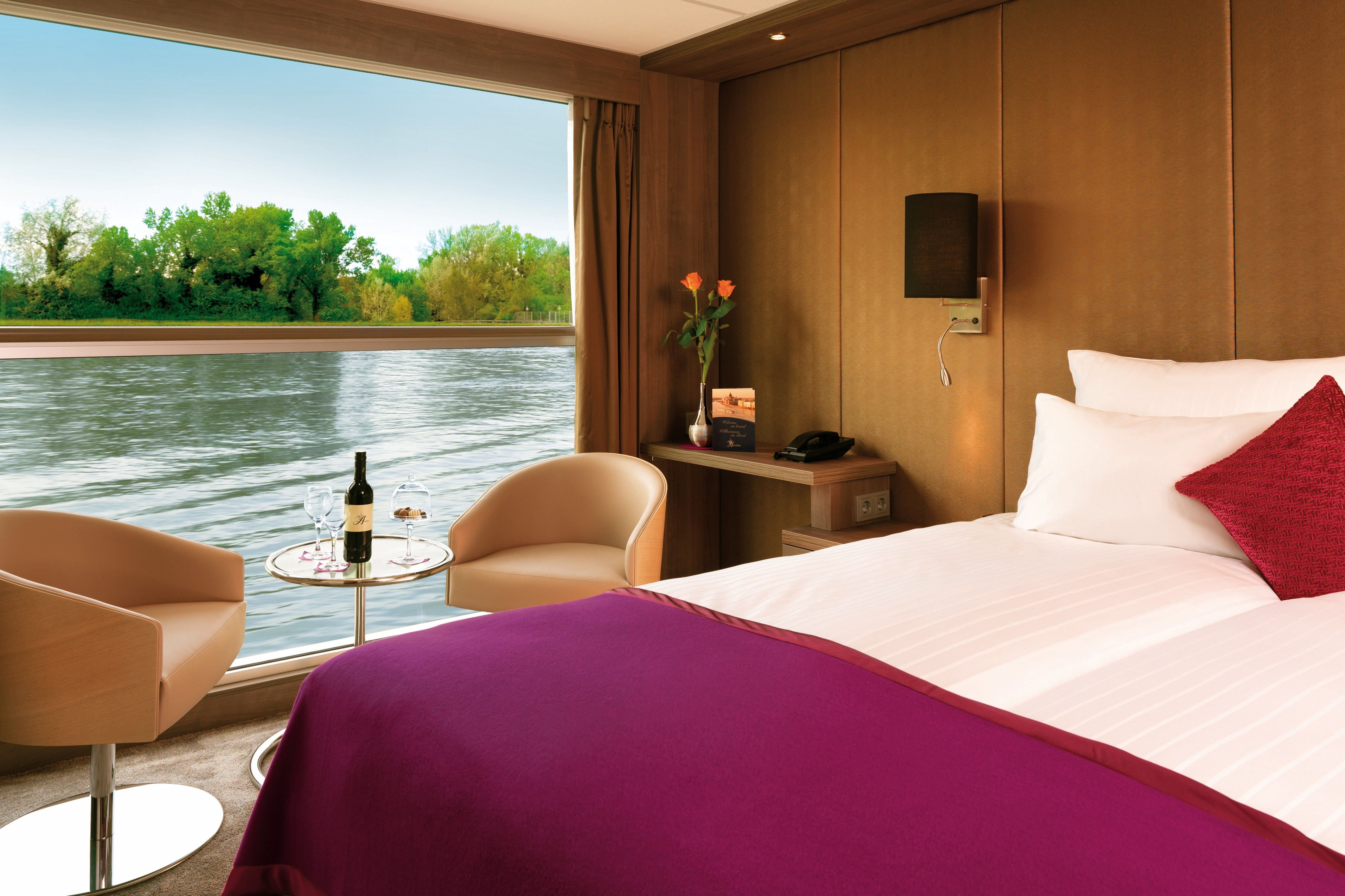 Lueftner_Cruises_AMADEUS_Silver_II_Cabin.jpg