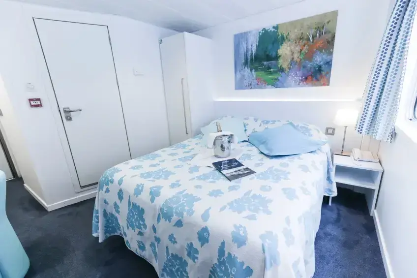 cabine01-grand-lit-pont-intermediaire-ms-cyrano-de-bergerac-garonne-croisieurope-fabien-loaec