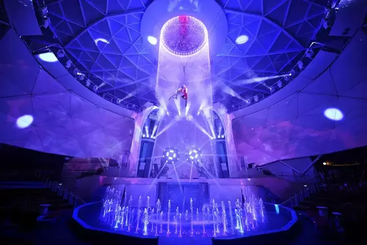 low_1724180201_1724100505-RCI-IC-20240219-BRAND-RJordan-AquaTheater-AquaAction-22008-RT.webp