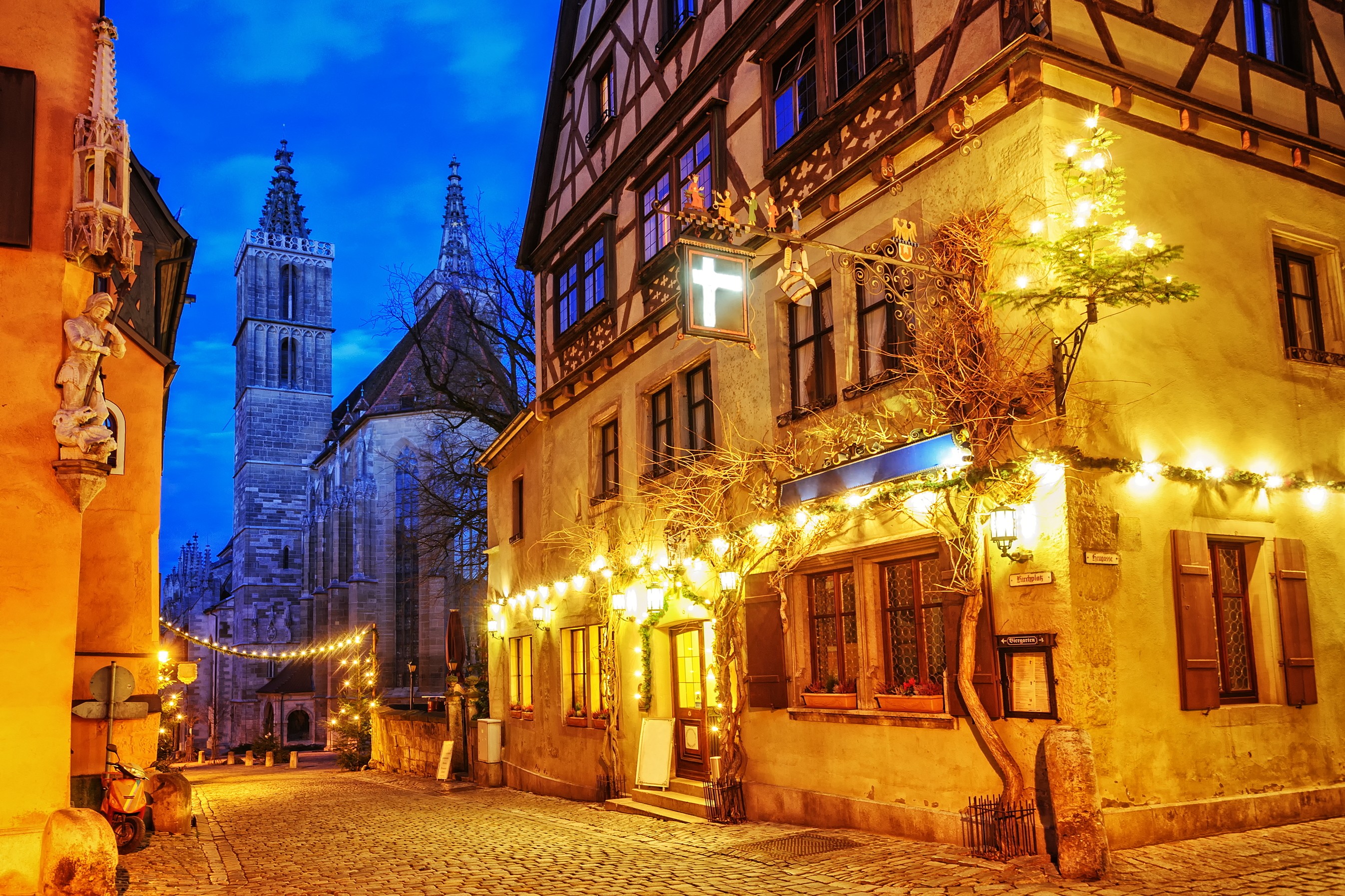 Lueftner_Cruises_Amadeus_Rhine_Germany_Rothenburg_ob_der_Tauber_night__c_.jpg