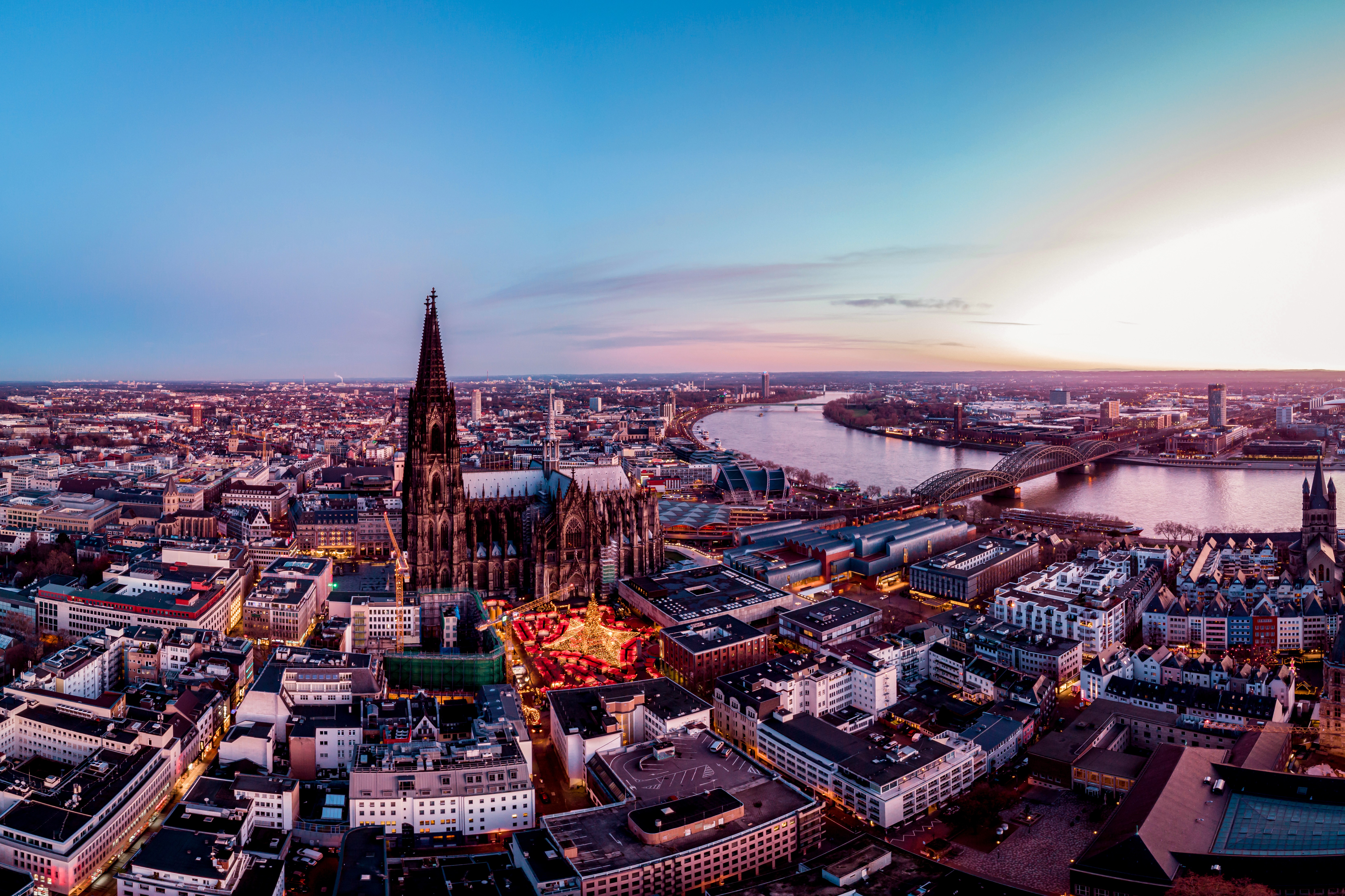 Lueftner_Cruises_Amadeus_Rhine_Winter_Germany_Cologne__c_shutterstock_1596993295.jpg