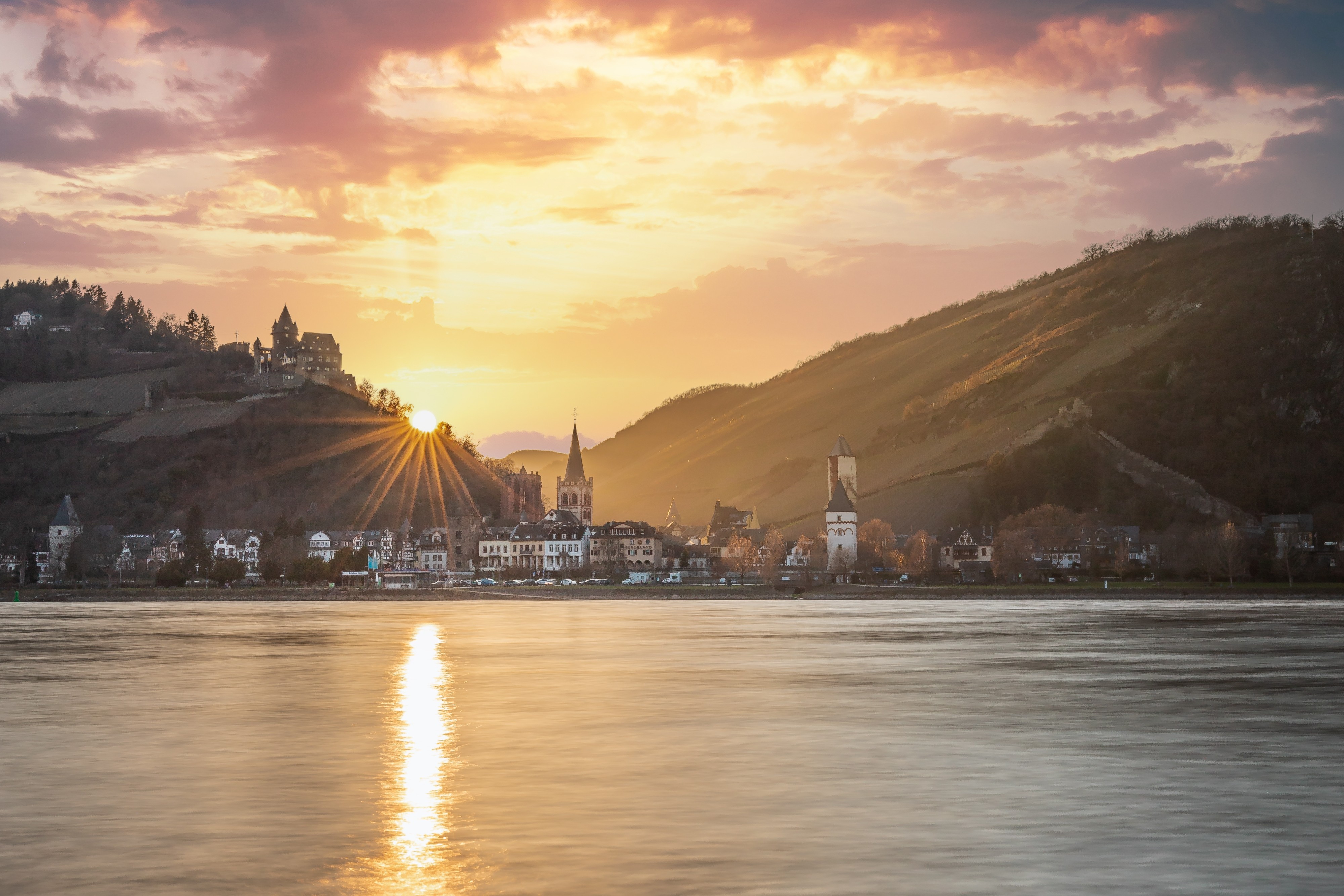 Lueftner_Cruises_Amadeus_Rhine_Germany_Middle_Rhine_Bacharach__c_shutterstock_2139263627.jpg