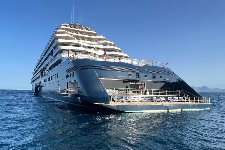 TAL-back-ritz-carlton-yacht-collection-RCYACHT1022-179307bea485488cb00a9f8c87cfbab7.webp
