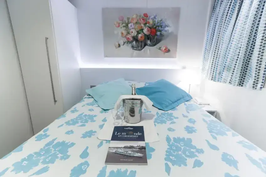 cabine02-grand-lit-pont-principal-ms-cyrano-de-bergerac-garonne-croisieurope-fabien-loaec