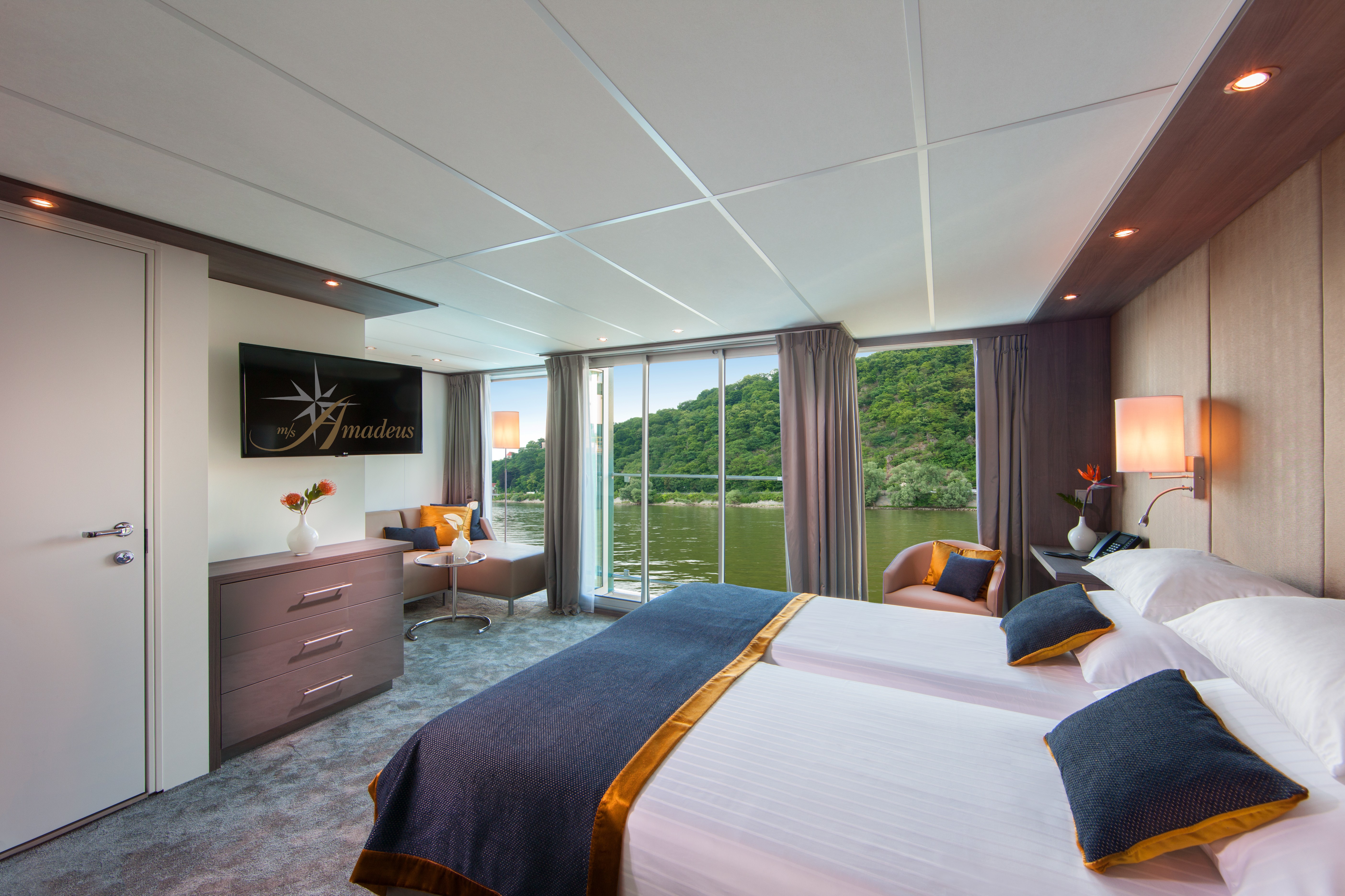 Lueftner_Cruises_AMADEUS_Silver_III_Suite.jpg