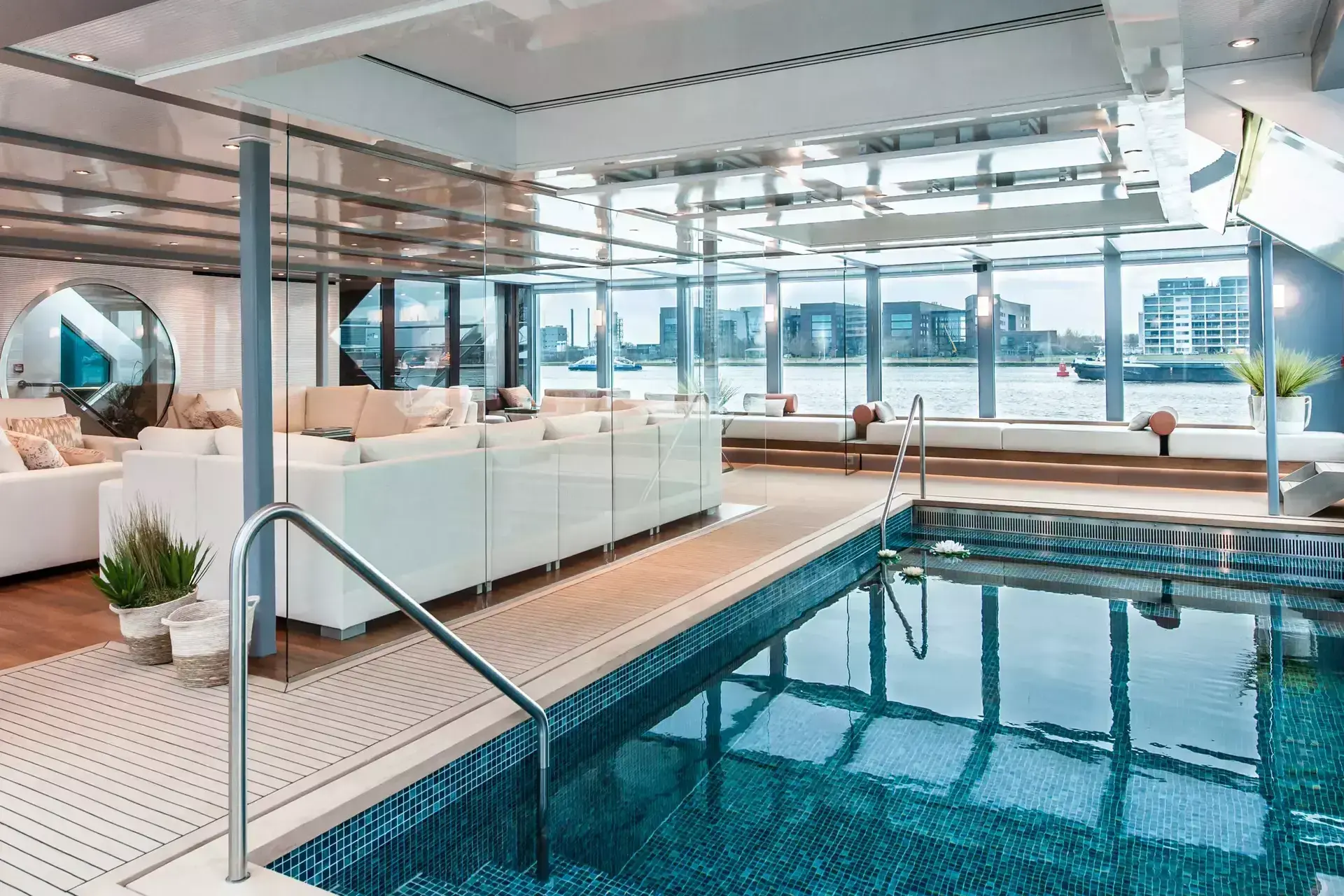 csm_Lueftner_Cruises_AMADEUS_Queen_Amadeus_Club_Indoor_Pool_3f4b84f3a6.webp